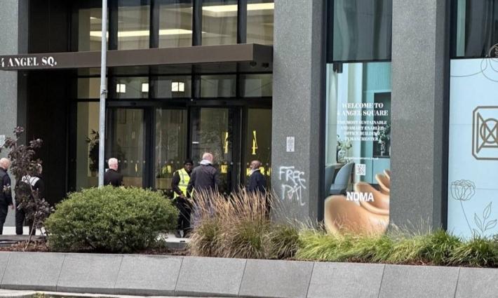 يستثمر في "إلبيت"! نشطاء يستهدفون بنك "نيويورك ميلون" في مانشستر