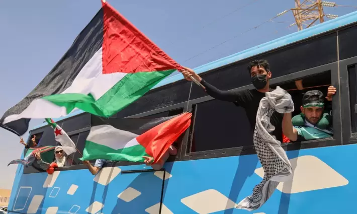 حملة ضغط دولية تطالب مصر بفتح المعابر لقافلة إنسانية...انخفاض حاد في أرباح كبار مشغلي "ماكدونالدز" في أيرلندا