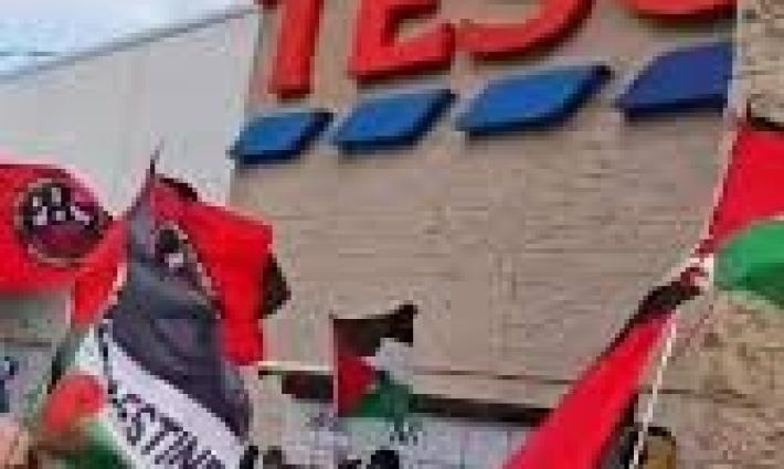 نشطاء يقتحمون شركة "ميرسك" للشحن في ليفربول...احتجاجات أمام متجر "تيسكو" في أيرلندا وشركة "CAF" بأسبانيا