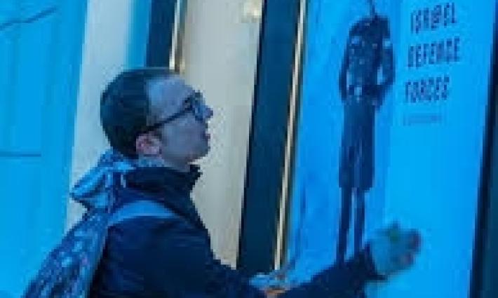 احتجاج داخل “زارا” في كراكوف رفضًا لدعمها جرائم الاحتلال..مجلسا سوانزي وكايرفيلي يصوتان لصالح سحب الاستثمارات من الشركات المتورطة بدعم الاحتلال