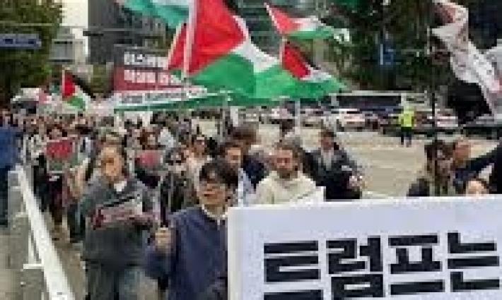 حصار “هوم بارغينز" بأسكتلندا.. واقتحام مخبز “تاتيه” الفرنسي رفضًا لتوظيفه جنود الاحتلال..يوم عمل حاشد يستهدف بنك “باركليز” في غلاسكو