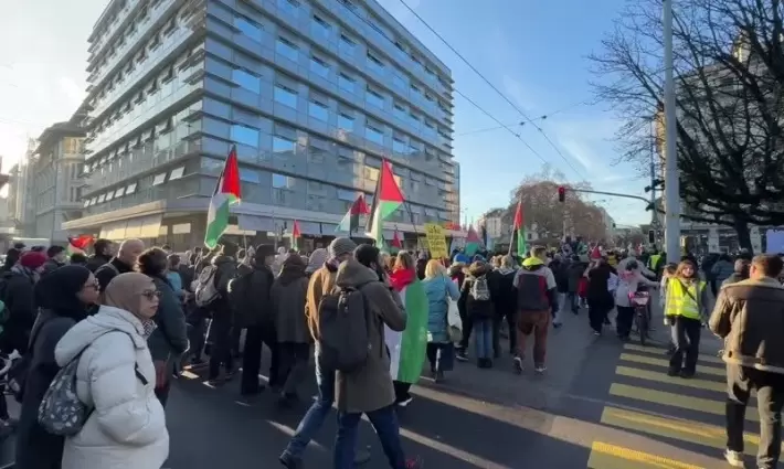 ترحيل 5 نشطاء.. واستمرار احتجاز 14 ناشطًا من "حنظلة" رفضوا الترحيل الطوعي... "هند رجب" ترفع شكوى ضد وحدة إسرائيلية اختطفت  ركاب "حنظلة"