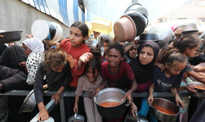 إضراب عن الطعام بتونس.. وفعاليات تضامنية في المغرب واليمن تنديدًا بتجويع غزة..تحريض مؤيد للاحتلال يؤدي لإلغاء علامة ألبانيز الزرقاء على "إكس"