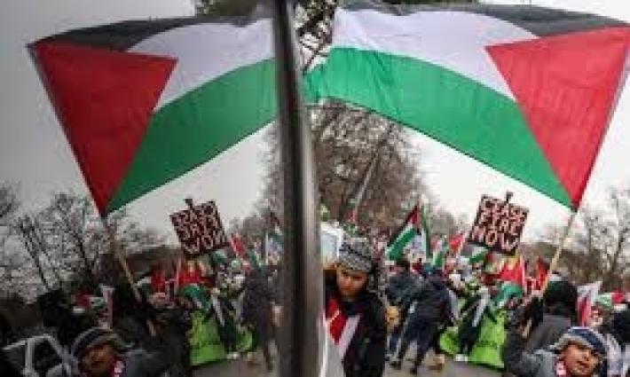 عدّاؤون في بوسطن يسلمون “ريبوك” رسالة تطالبها بوقف رعاية الاحتلال