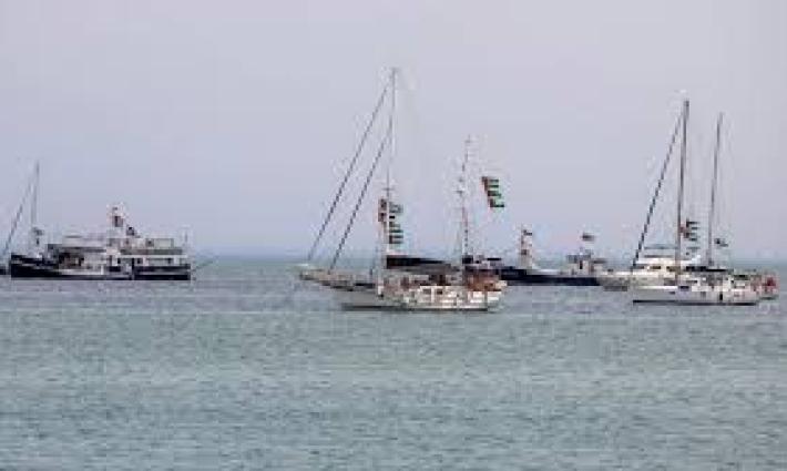 أسطول الصمود يستعد لرحلة جديدة لكسر حصار غزة...مسيرات تضامنية مستمرة واحتجاج أمام بنك "كابيتال ون" ببوسطن