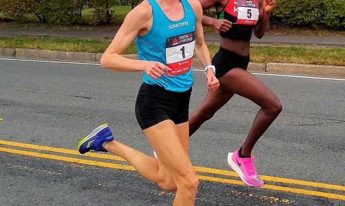 عدّاؤون في بوسطن يسلمون “ريبوك” رسالة تطالبها بوقف رعاية الاحتلال