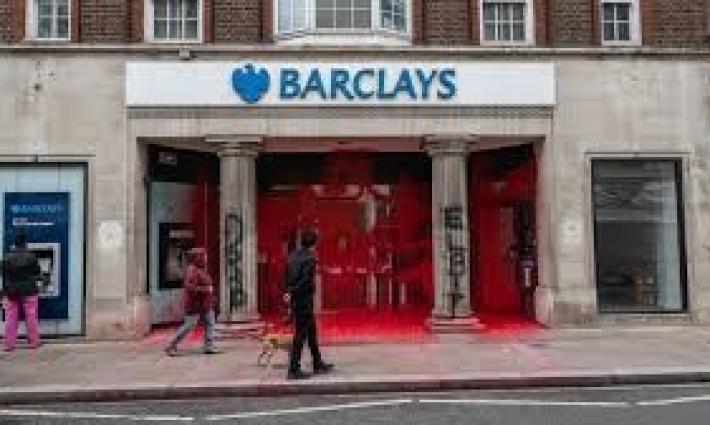 احتلال فرع "باركليز" واستهداف بنك "HSBC" في بريطانيا...احتجاج ضد زيارة هرتسوغ لأستراليا.. ومطالبات في إسبانيا باستعادة مبنى بيع لصندوق إسرائيلي