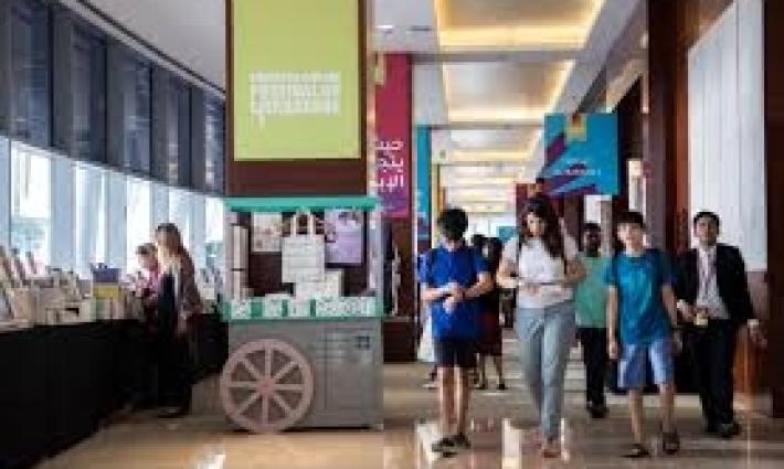 كاتب عالمي ينسحب من مهرجان طيران الإمارات للآداب 2026...احتجاج بإعادة كتب بآلاف الدولارات لمكتبة "إنديغو"