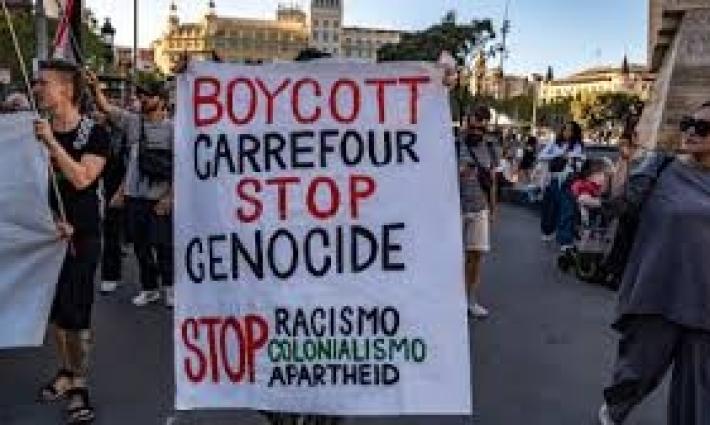 احتجاج في طنجة يطالب بمقاطعة "كارفور" وحصار متجر "دونوتيلير" بلندن...164 اعتقالًا في احتجاجات بالمملكة المتحدة دعمًا لـ"حركة فلسطين"