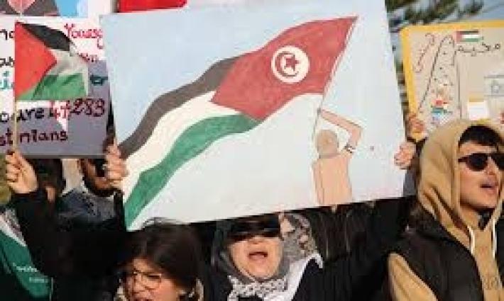 احتجاج داخل متجر "كارفور" في تونس رفضًا لدعمه للاحتلال... احتجاج في ماليزيا رفضًا لزيارة "ترامب"