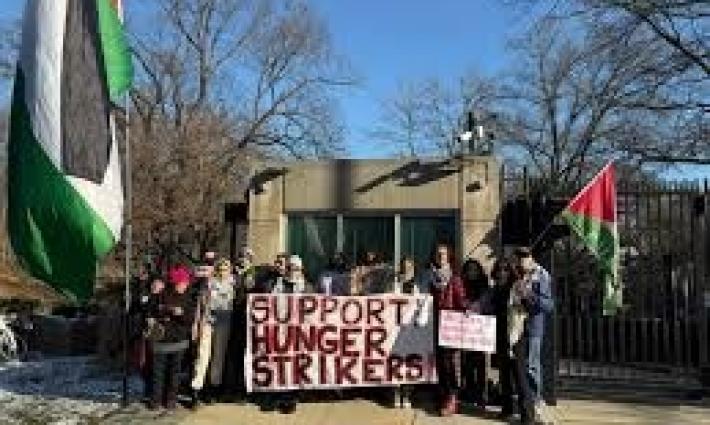 مسيرات وإغلاقات في بريطانيا دعمًا للمضربين الستة عن الطعام...جمعية الأنثروبولوجيا الثقافية الإيطالية تصوت لمقاطعة مؤسسات الاحتلال