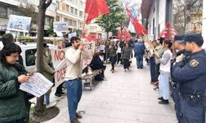 احتجاج داخل “زارا” في كراكوف رفضًا لدعمها جرائم الاحتلال.. مجلسا سوانزي وكايرفيلي يصوتان لصالح سحب الاستثمارات من الشركات المتورطة بدعم الاحتلال