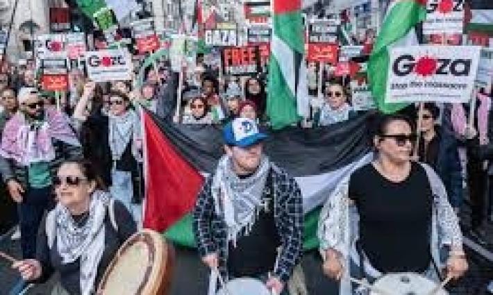 بريطانيا تستعد لمسيرة وطنية.. وحملة عالمية تنطلق اليوم للتضامن مع الأسرى الفلسطينيين... احتجاج أمام بنك "باركليز" في غلاسكو