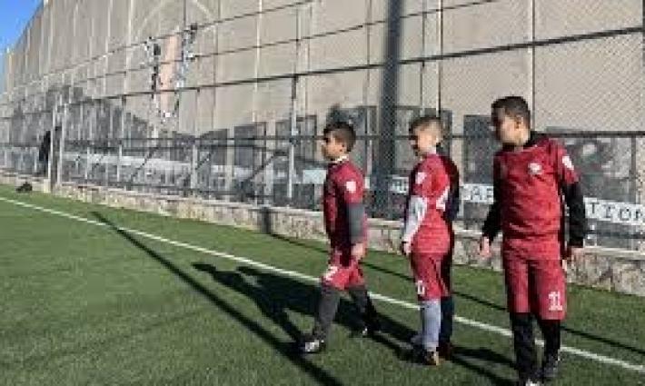 "نقف مع أطفال فلسطين".. لاعبون عالميون يطالبون بحماية ملعب عايدة من الهدم الإسرائيلي...كندا تحتجز الكوميدي الإسرائيلي غاي هوشمان بعد تقديم بلاغات حقوقية