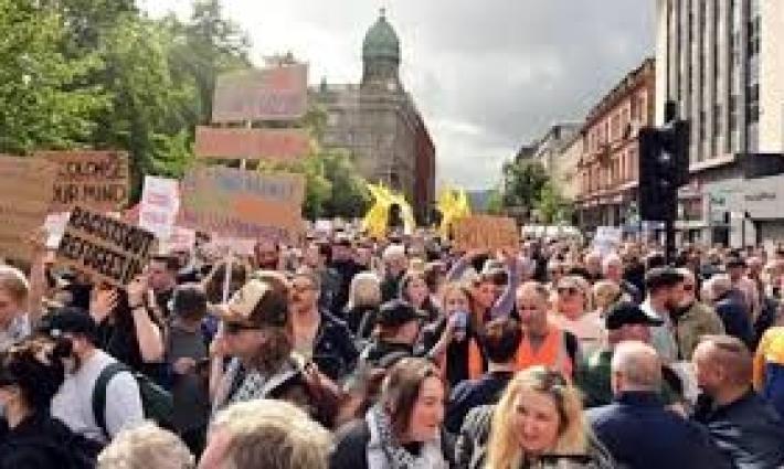 احتجاجات مستمرة بمتاجر "بلفاست".. وقمع فرنسي عنيف للفعاليات ضد “كارفور”...سجناء "حركة فلسطين" يهددون بإضراب جماعي عن الطعام