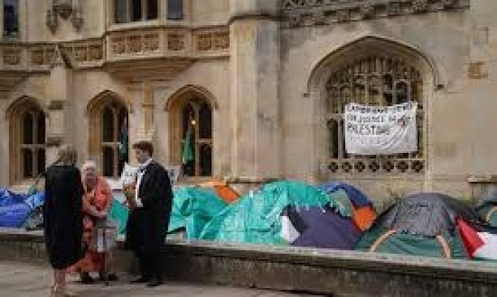 انتصار جديد لإرادة الطلبة.. كلية نيونهام في جامعة كامبردج تسحب استثماراتها من الاحتلال...دعوات لمقاطعة “سبوتيفاي” بسبب إعلانات لإدارة الهجرة والجمارك