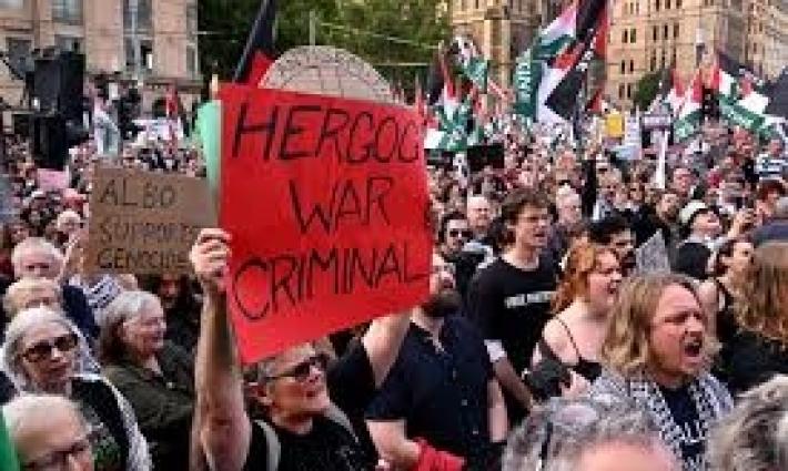 محاصرة البرلمان الأسترالي تنديدًا بزيارة رئيس الاحتلال...حملة عالمية لجمع مليون توقيع نصرة للأسرى في سجون الاحتلال