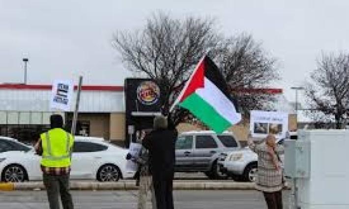 احتجاجات  أمام "برغر كينج" و"ماك كافيه" التابع لـ "ماكدونالدز" في تركيا...استهداف بنك "HSBC" في لندن واعتصام خارج فرعه في مانشستر