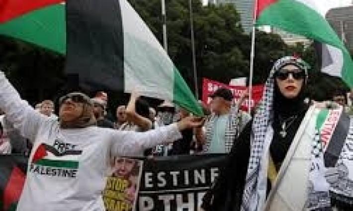 احتجاجات في سيدني ضد زيارة رئيس الاحتلال هرتسوغ...مجموعة "تفكيك" تستهدف شركة "أميتك" في ووكينغهام