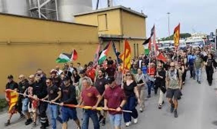  إضراب عمالي عالمي في 21 ميناءً رفضًا لتسليح الاحتلال... استهداف "سكوتيا بنك" في كندا واحتجاج أمام "باركيلز" ببريطانيا